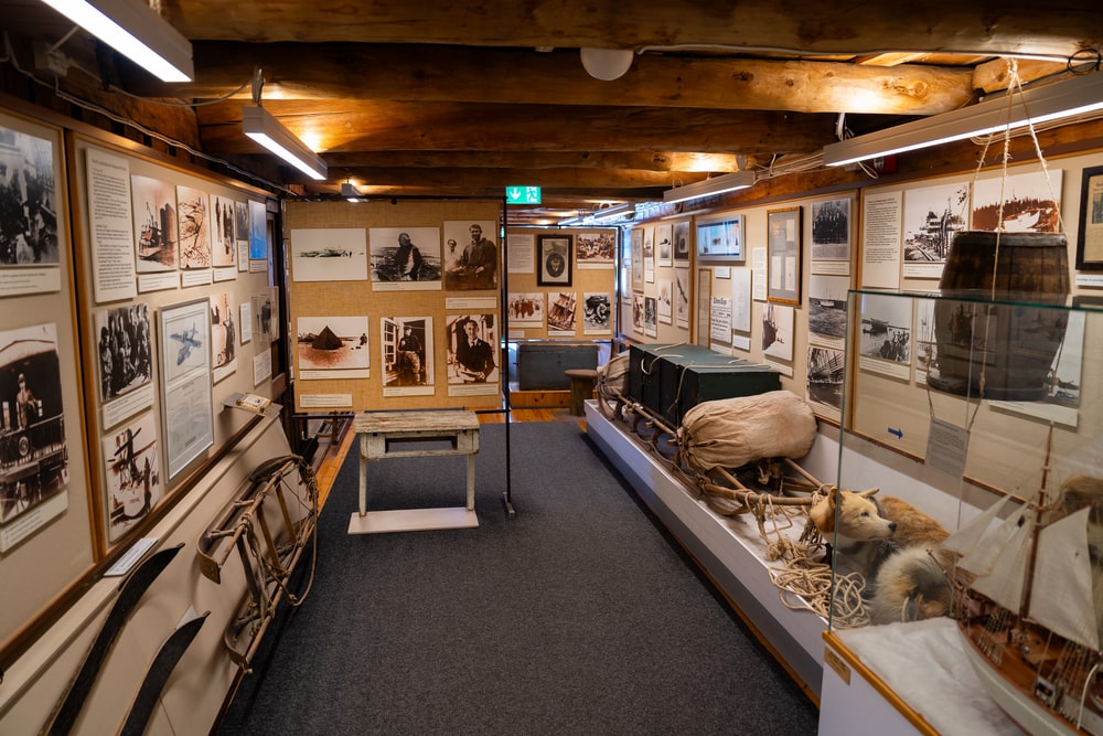 Binnen in het Tromsø university museum